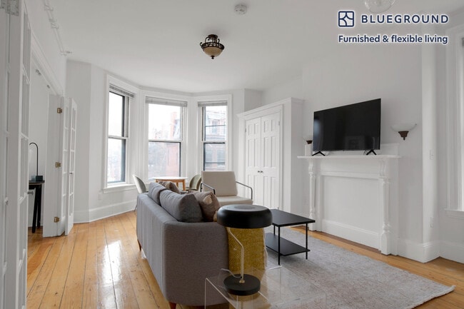 Photo - 11 Hereford St Unit FL3-ID556