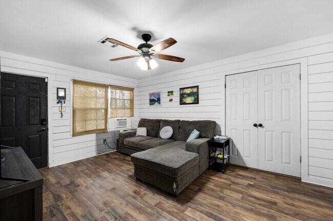 Photo - 1913 NW Baldwin Ave