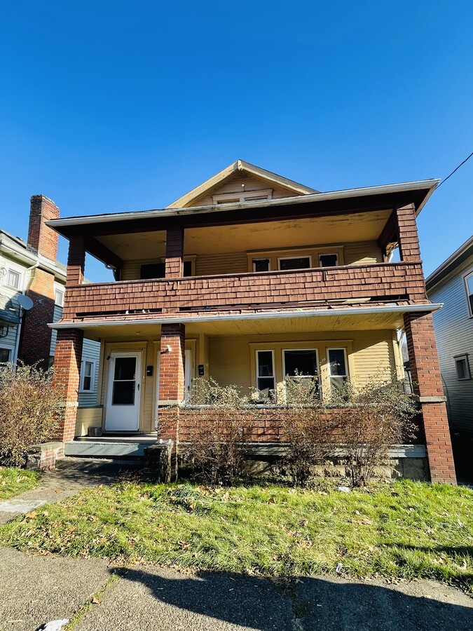 Downstairs plus garage - 3526 Orchard St