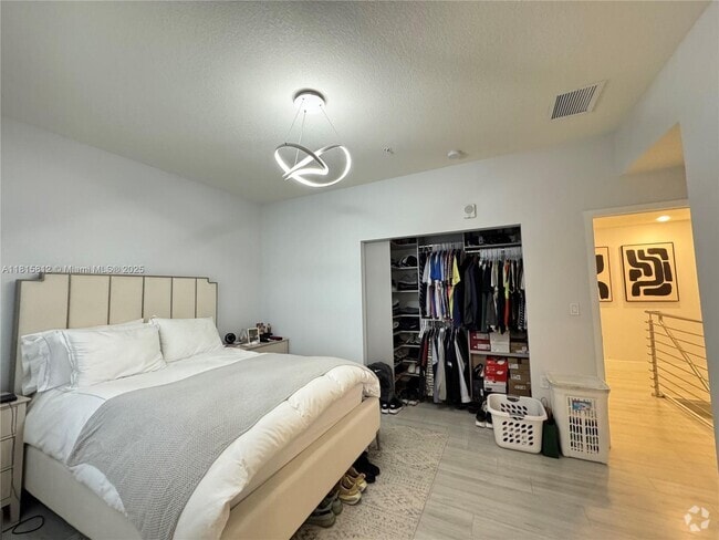 Building Photo - 10413 NW 82nd St Rental