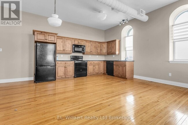 Photo - 17 Brock St W Unit 310
