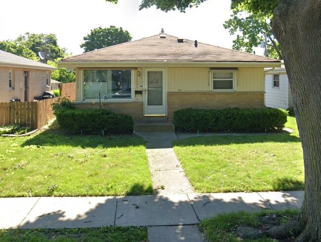 Building Photo - 4744 N 72nd St