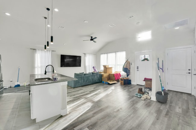 Photo - 4621 Collins Ave