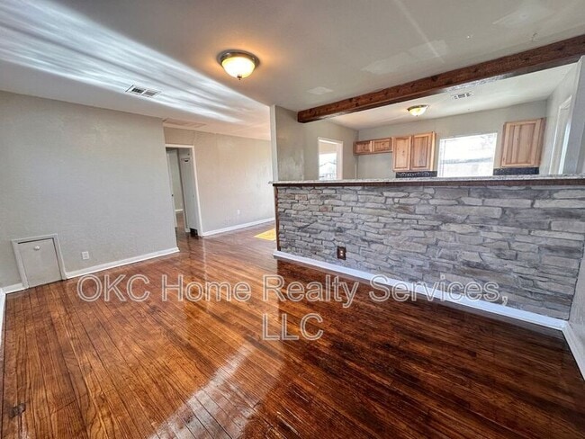 Photo - 312 Bolton Pl