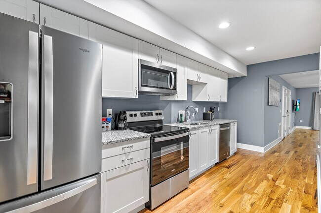 Photo - 4045 Kenwood Ave