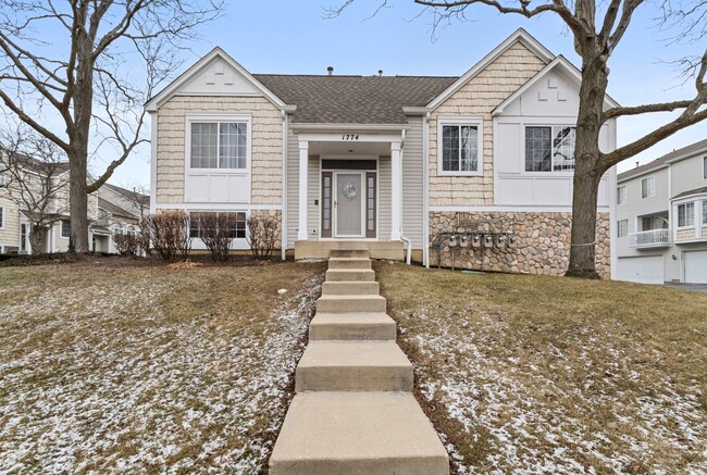 Photo - 1774 Middlebury Dr House