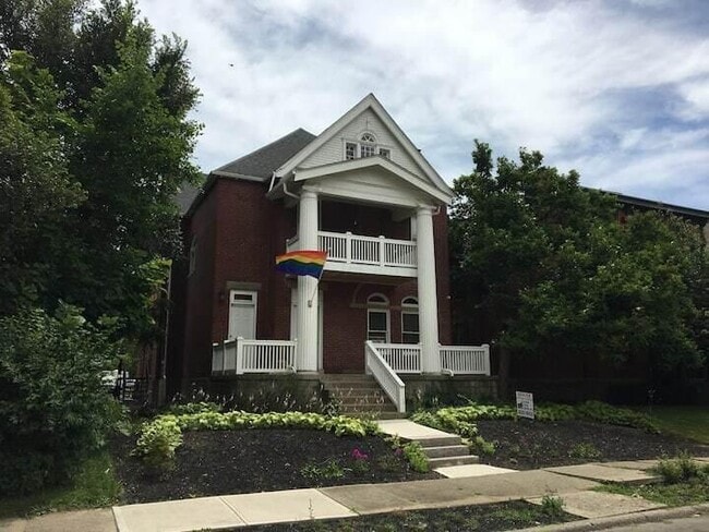 Building Photo - 705 Bryden Rd