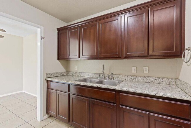 Photo - 304 Carnival Dr