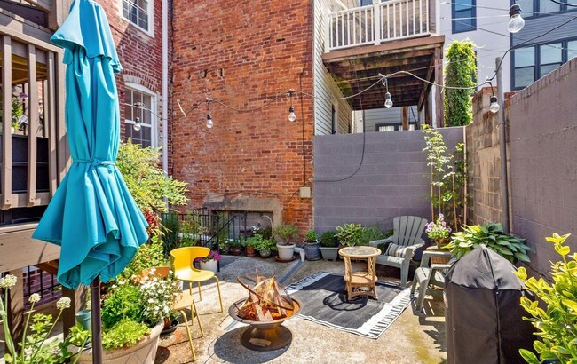 Shared patio - 650 Newton Pl NW Unit 1