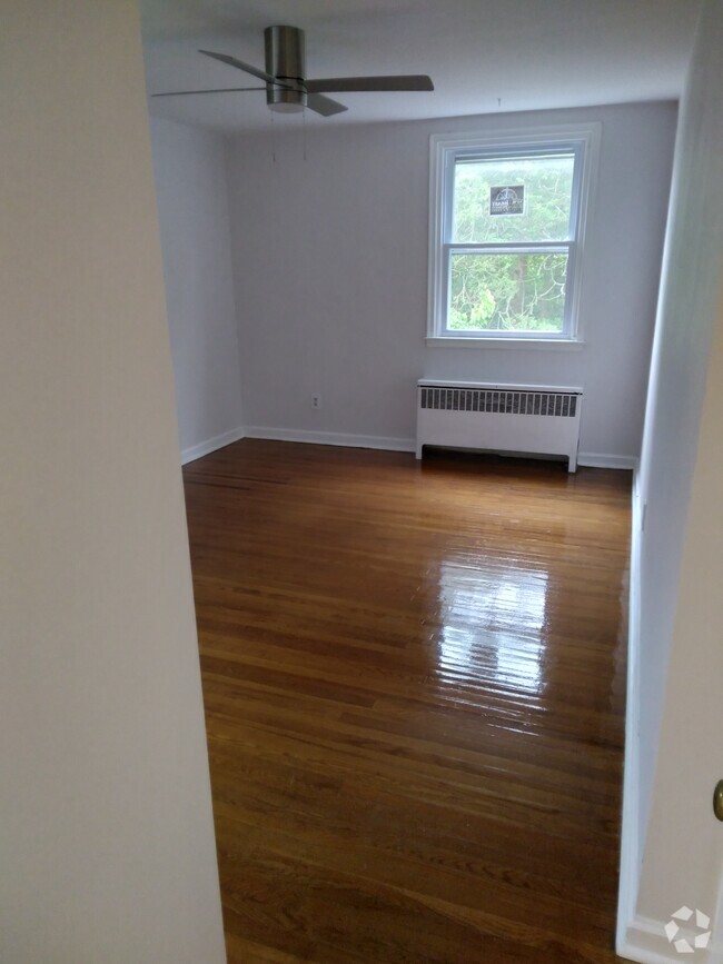Building Photo - 8244 Mansfield Ave Unit B Rental