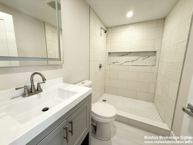 Building Photo - 11 Cawfield St Unit #2 Rental