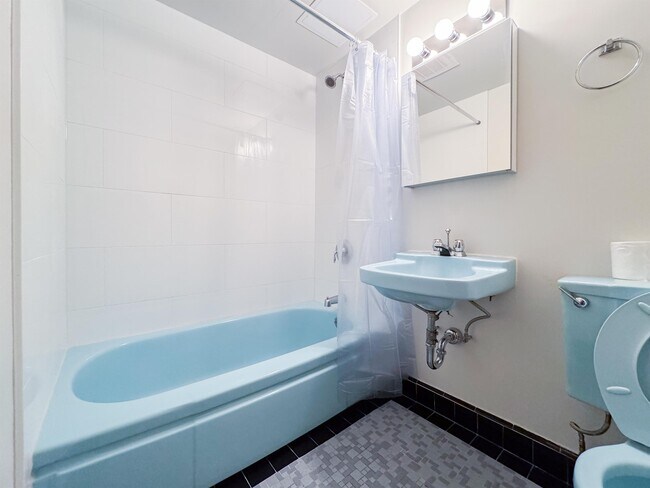 Photo - 1925 Nelson St Unit 104