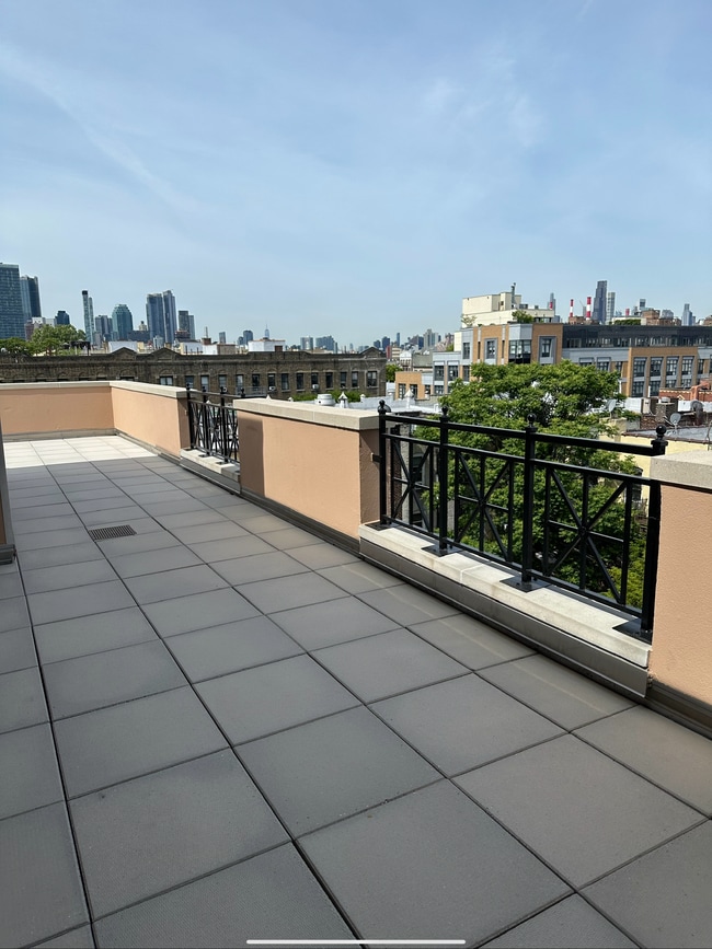 Building Photo - 3104 31st Ave Unit 3 Rental