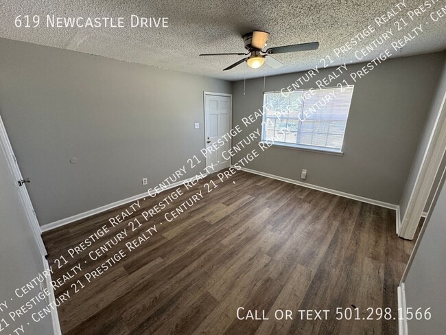 Photo - 619 Newcastle Dr
