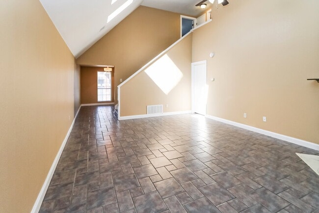 Photo - 2107 Lakecrest Dr