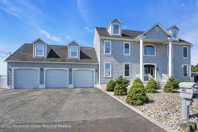 Photo - 1103 Laurel Blvd