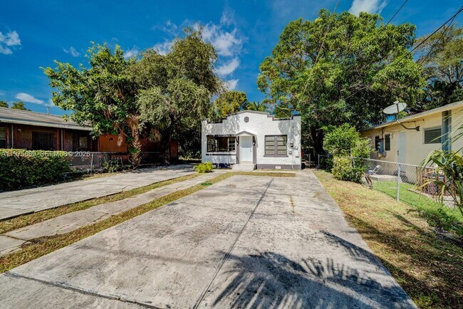 Photo - 829 NW 56th St