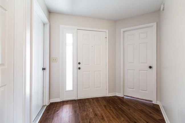 Photo - 664 Weybridge Ct