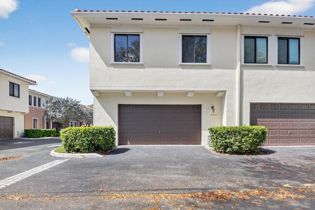 Photo - 2515 Venetian Ct