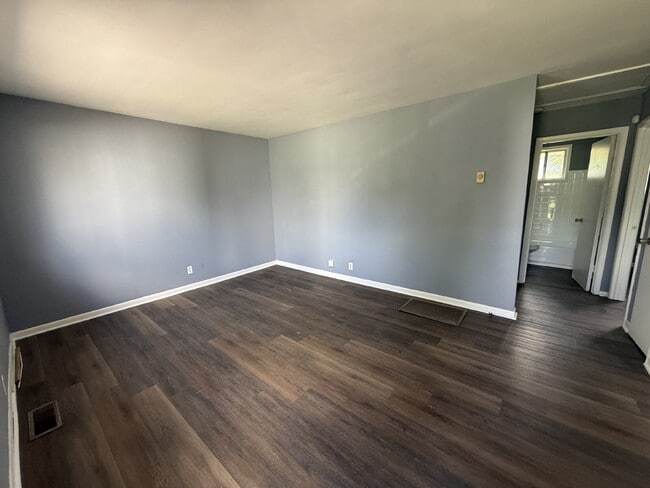 Newly Renovated 2-Bedroom Near Downtown Nashville