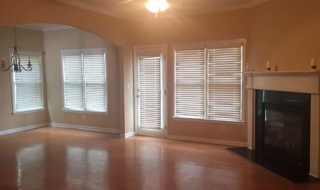 Photo - 1664 Oakbrook Lake Dr NW