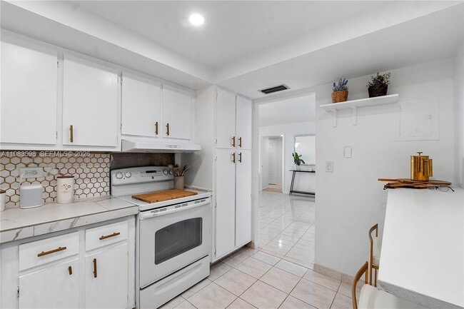 Photo - 6039 Collins Ave Unit 934