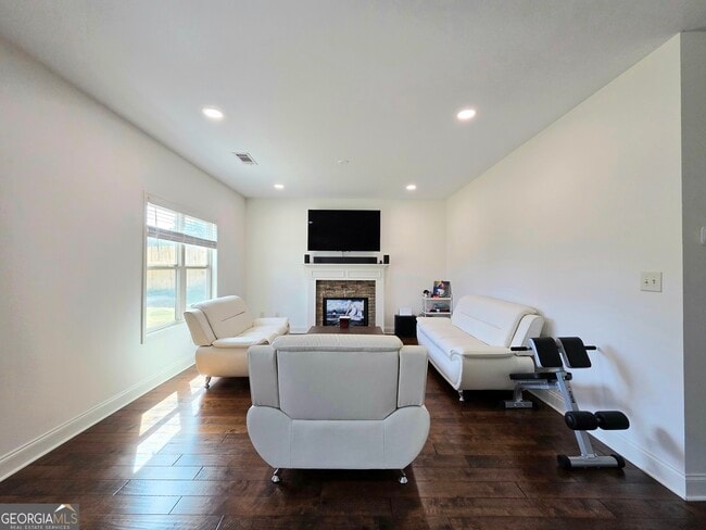 Photo - 318 Stillwood Dr