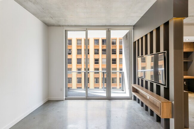 Photo - 151 SE 1st St Unit 905