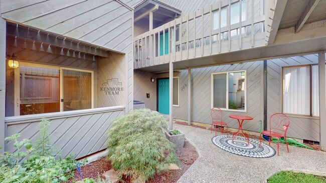 Building Photo - 2 Bed/2 Bath Condo on the Golf Course