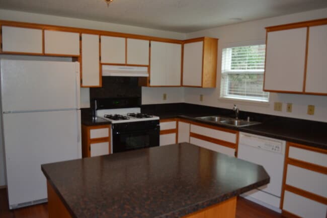 Photo - 412 NE 175th Ave