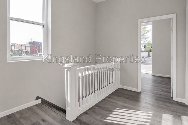 Building Photo - 3304 Utah St Unit 2f