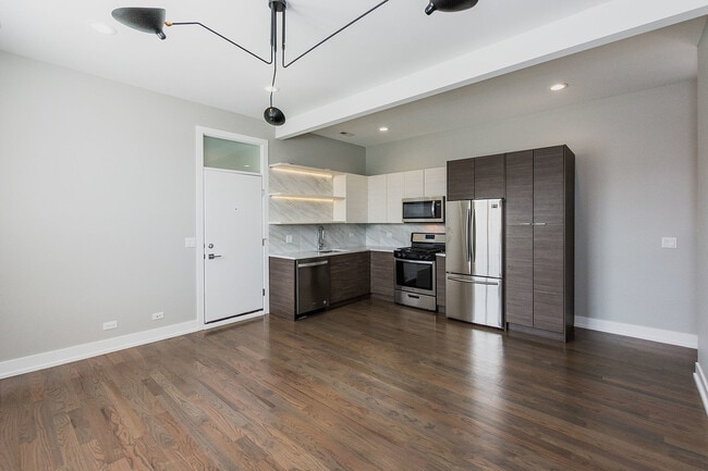 Photo - 2450 W Chicago Ave Unit 2R