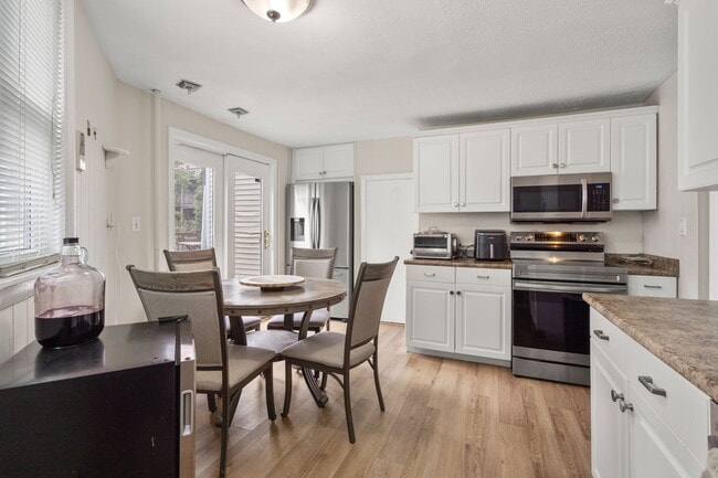 Photo - 13 Knowlton St Apartments Unit 1