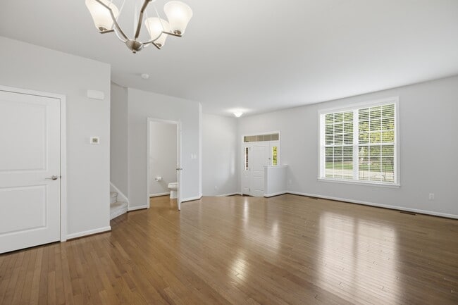 Photo - 2780 Ashcombe Dr.