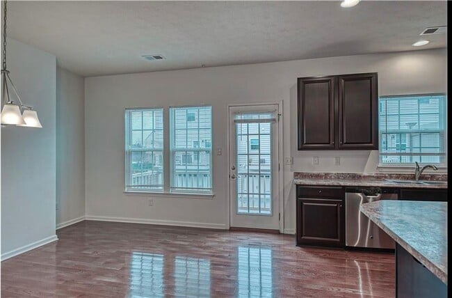 Photo - 403 Pointe View Dr