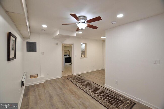 Building Photo - 1904 Calvert St NW Rental