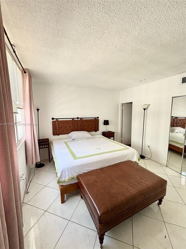 Photo - 905 Brickell Bay Dr Unit 1824