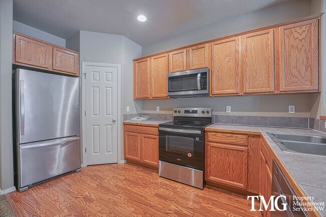 Building Photo - 1495 NE Lockheart Ln