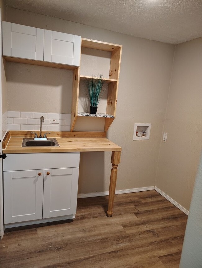Available NOW Updated 1 bedroom, 1 bathroo... - Available NOW Updated 1 bedroom, 1 bathroo... House