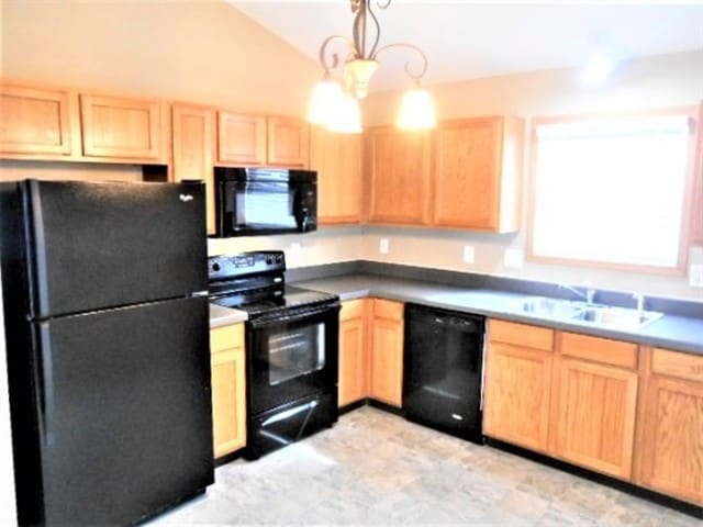 Photo - 9200 Strawser St