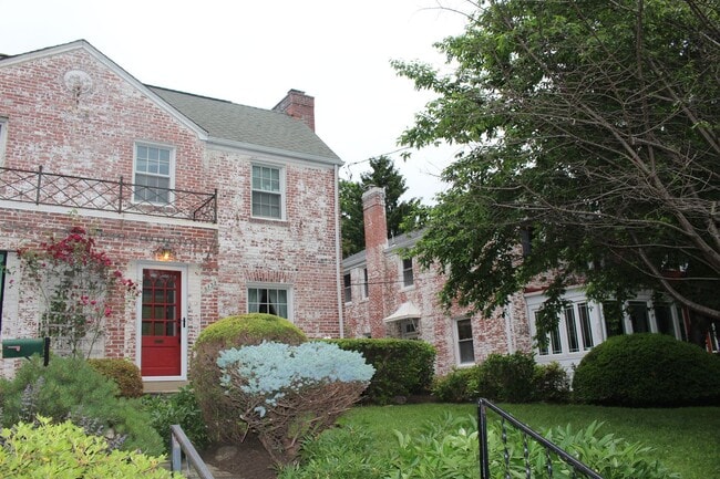 Building Photo - "Coming Soon" NW DC locale...3 level - 2/2.5 w/ off street parking  - 17 months only -