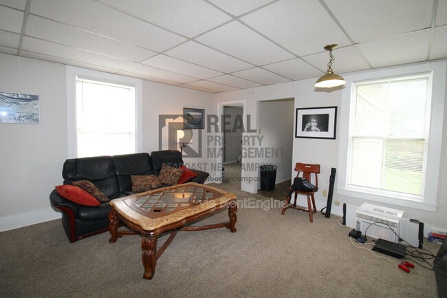 Building Photo - 40 Grove St Unit 4