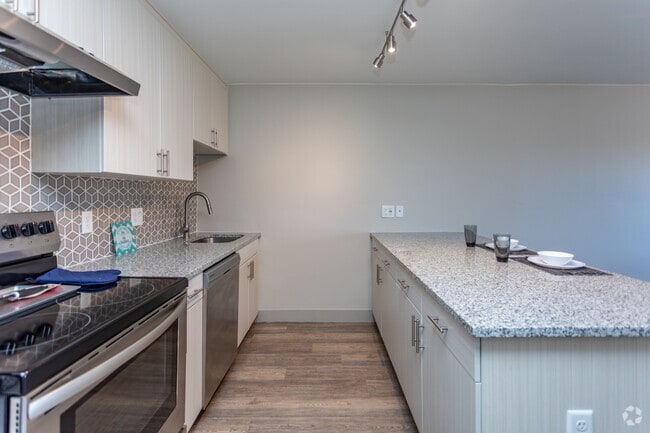 1BR, 1BA - 550SF