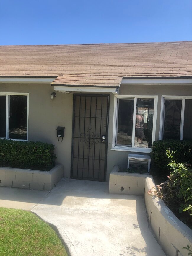 Building Photo - 1739 N Hollywood Way Unit 1739 Rental
