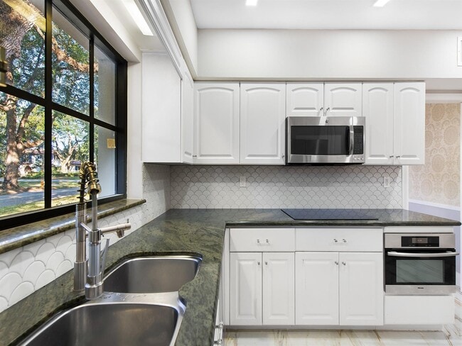 Photo - 3304 Alhambra Cir