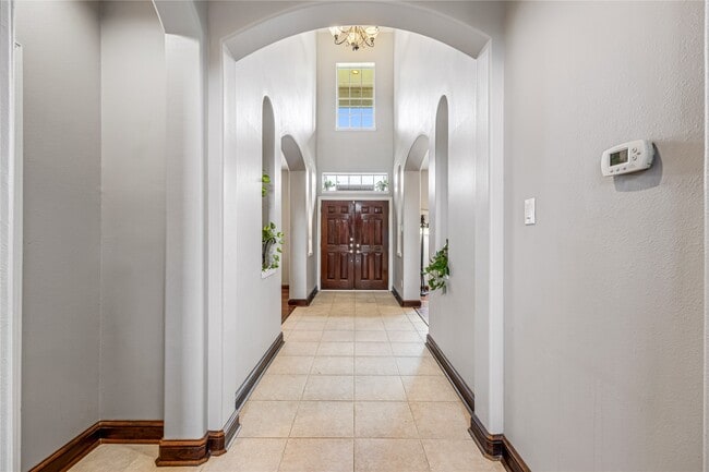 Building Photo - 8127 Edenwood Dr
