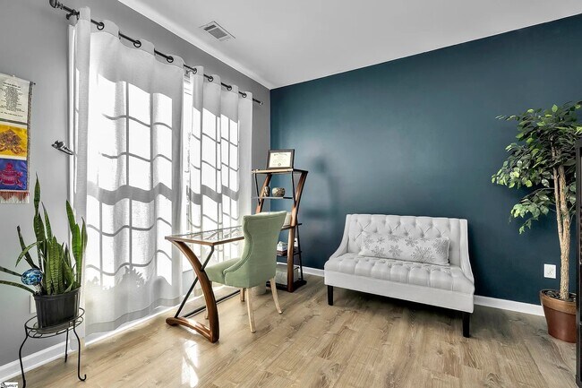 Photo - 504 Collingsworth Ln