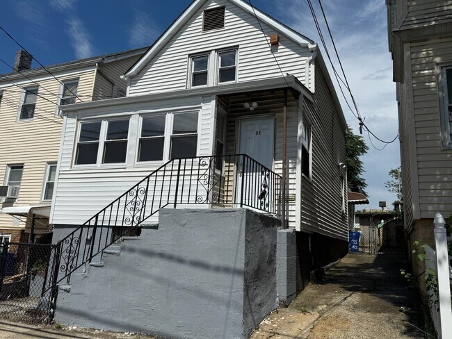 Building Photo - 82 McAdoo Ave Unit FULL HOUSE