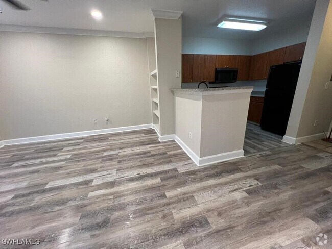 Building Photo - 304 E South St Rental