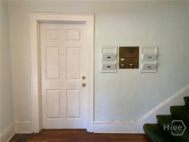 Photo - 1240 E Victory Dr